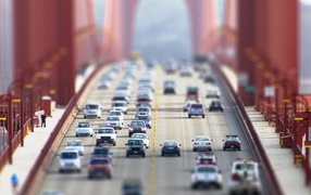 Автомобильное движение на мосту в Сан-Франциско
