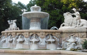 Фонтан в парке Мюнхена