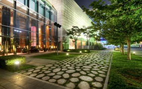 Мощеная дорожка перед музеем, фото HDR