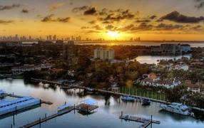 Спальный район города среди заливов