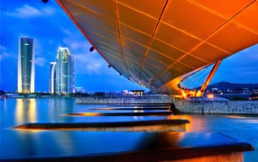 Перепад высот в реке в городе