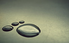 След из капель воды