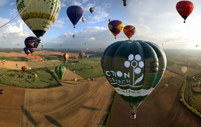 Полет на воздушном шаре над землей