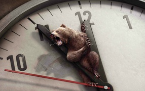 Медведь на часовом циферблате