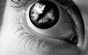 Черный зрачок в глазу