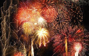 Яркий новогодний фейерверк