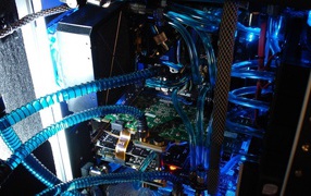 Трубки охлаждения мощного компьютера