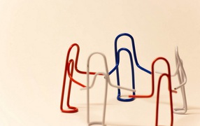 Дружба канцелярских скрепок