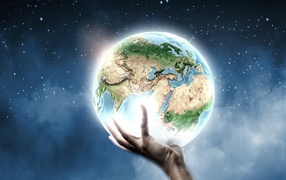 Сияющая земля в руке