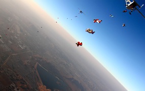 Прыгать с парашютом совсем не страшно