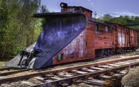 Старинный снегоуборочный паровоз