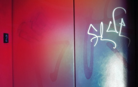 Дверь лифта