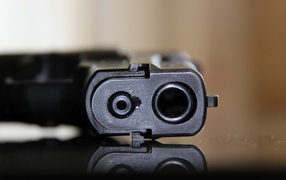 Ствол черного пистолета