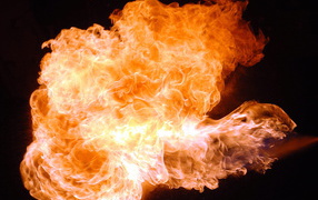 Пламя из огнемета