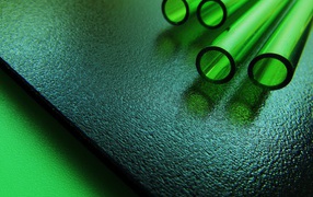 Трубки из зеленого стекла на черной плите