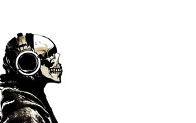 Лысый череп в наушниках