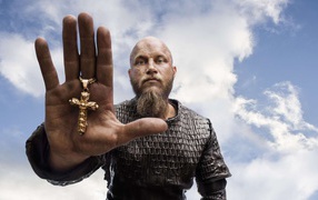 Крест на руке викинга