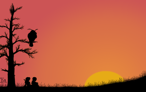 Филин на дереве над путниками