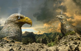 Статуи орлов из камня