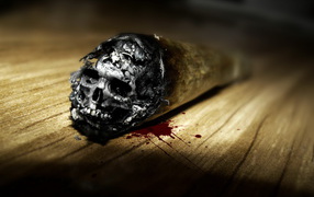Черный череп на полу