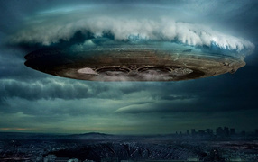 Летающая тарелка над городом