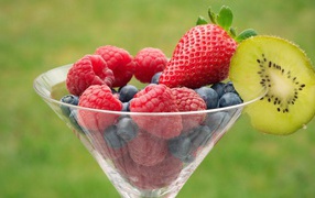 Ягодный микс с киви