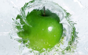 Green apple in the clear water