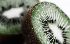 Разрезанный пополам киви