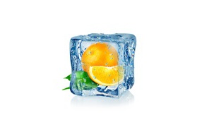 Апельсин в кубике льда