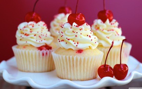 Cupcakes with cream and cherry souffle
