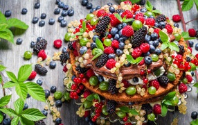Роскошный пирог с ягодами