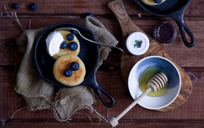 Pancakes with blueberries and honey