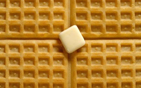 Кусочек масла на выпечке