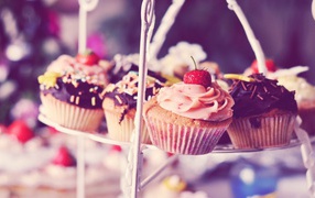 Фруктовые кексы на столе