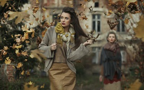 Осенняя девушка брюнетка