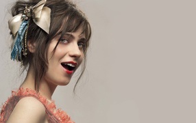 Красивая девушка Зоуи Дешанель