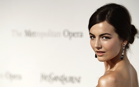 Красивая девушка Камилла Белль