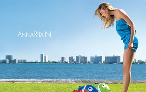 Модель блондинка Анна Рита