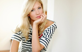 Модель блондинка Берит Баркланд