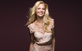 Актриса блондинка Кэтрин Хейгл