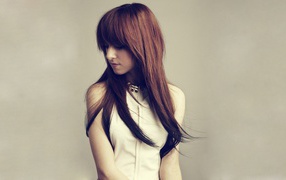 Длинноволосая модель Кристина Гримми