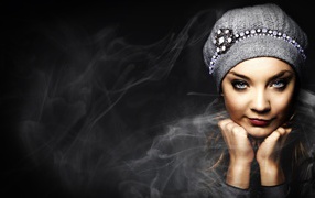 Натали Дормер в шапке