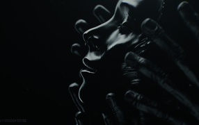 Лицо девушки в черных ладонях