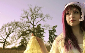 Veela на фоне дерева