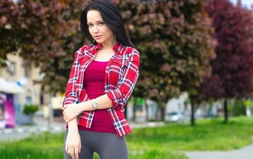 Брюнетка Ангелина Петрова