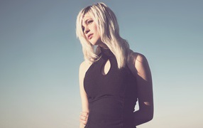 Модель блондинка Devon Jade