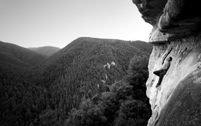 Альпинист на скале