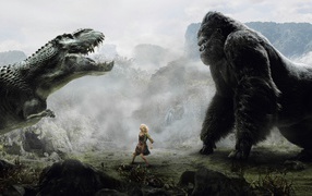 Девушка между динозавром и исполинской гориллой