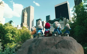 Смурфики смотрят на город