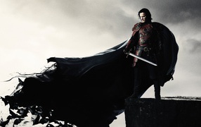 Персонаж фильма Дракула в черной накидке